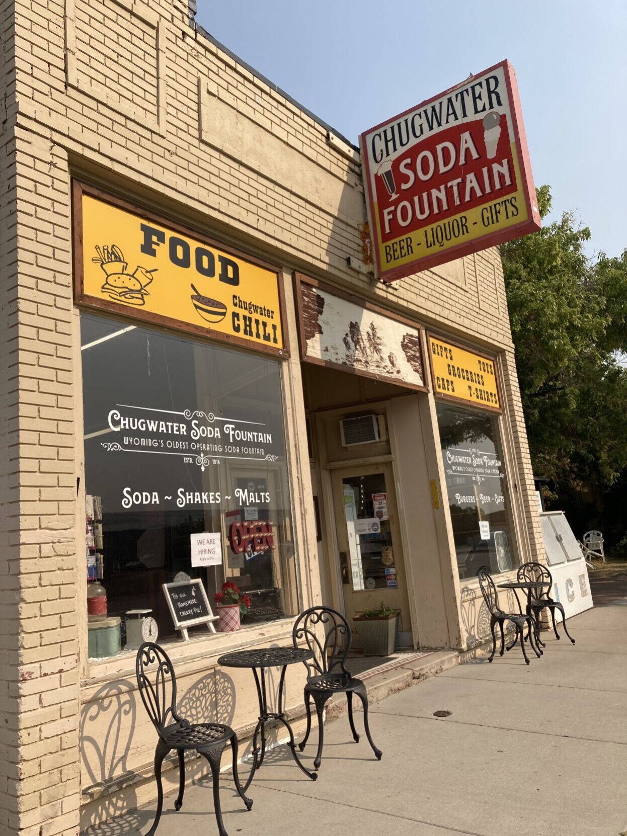 Escaparate de fuente de soda Chugwater.jpeg